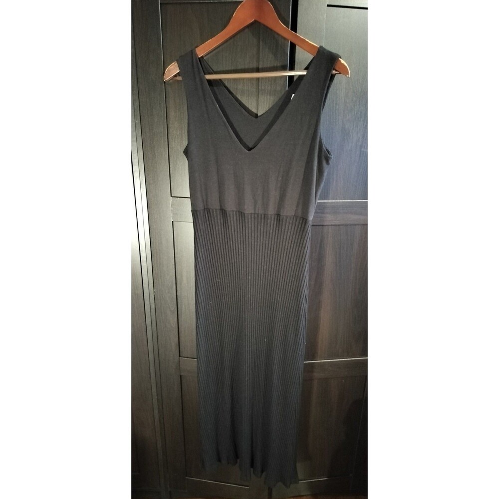Amour Vert Black Pleated Knit Sleeveless Sheath Dress w/V-Neck - Size M